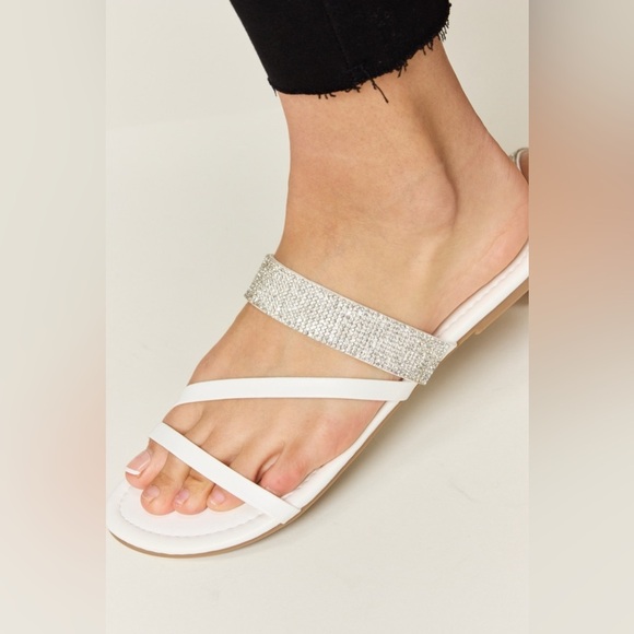 WILD DIVA Rhinestone Strappy Flat Sandals - Picture 5 of 6